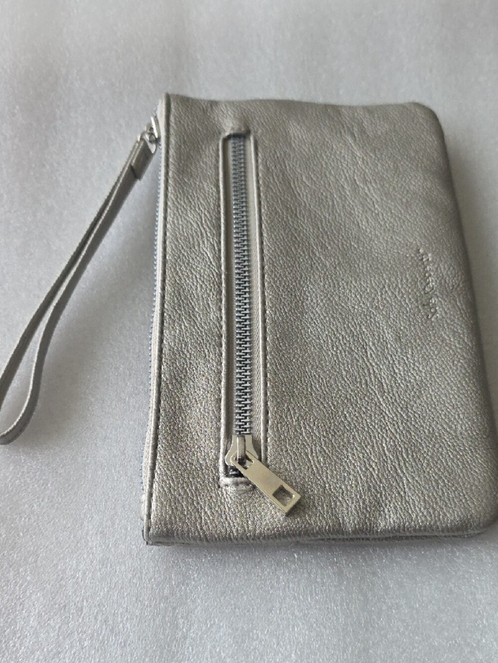 Safe Keeper Bow Wristlet Clutch Wallet Silver Metallic 7 3/4"l 1/2"wide 5"tall - Picture 3 of 9